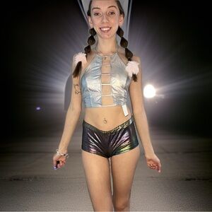 Small holographic top